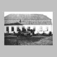 011-0004 Das Haus der Familie Hennig in Eichen, Ortsteil Behlacken etwa 1934.jpg